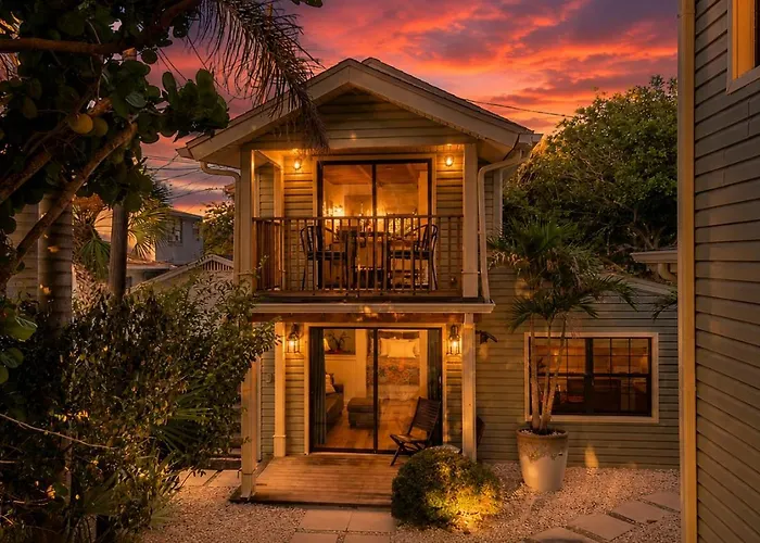 On The Retreat Sleeps 6 Apartment