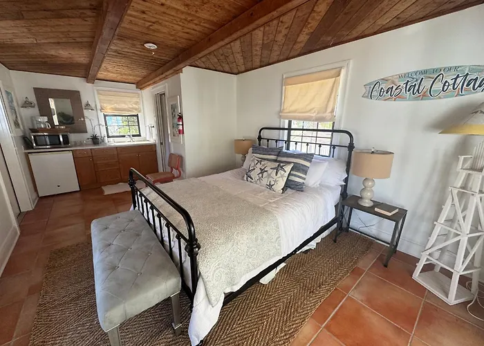 On The Retreat Sleeps 6 *